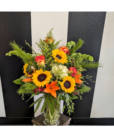 fall garden-style floral arrangement with extravagant, premium flowers